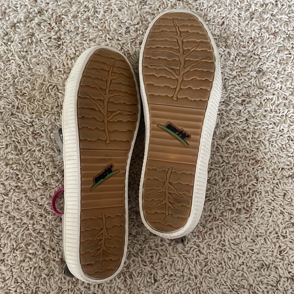 Women’s Mulberry suede sneakers by Earth Size 7B Gray Silver - Picture 2 of 7